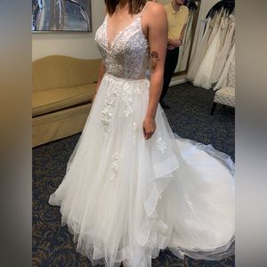 BRAND NEW! Original measurements, only tried on when came in the store.